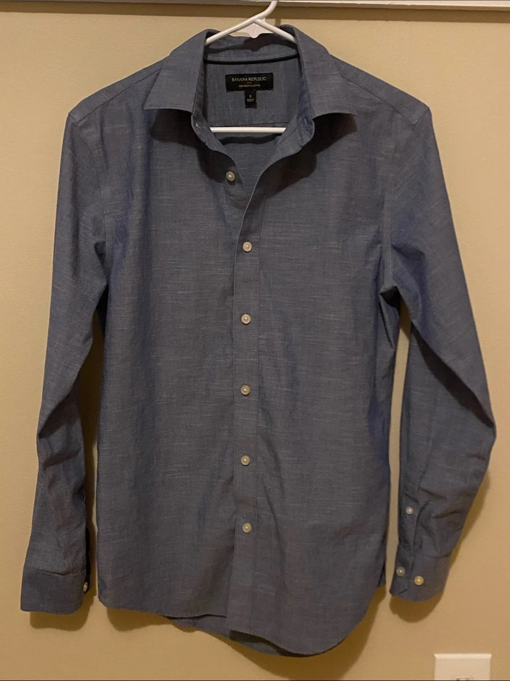 Banana Republic Men’s Chambray Blue Dress Shirt
